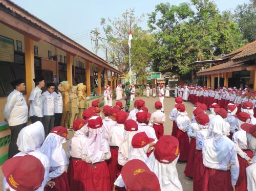 Jadi Irup di SDN Ketitanglor, Babinsa Koramil Bojong Ajak Pelajar Cegah Bullying