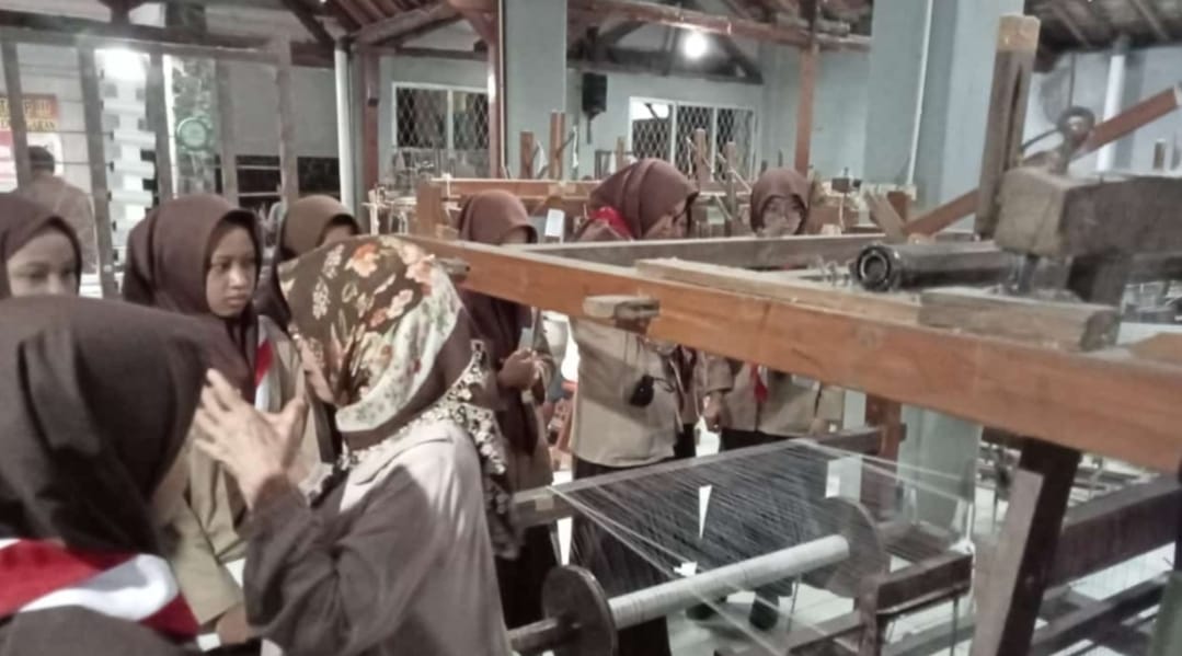 MTs Salafiyah Simbangkulon 2 Buaran Gelar P5RA, Gandeng Pengrajin Tenun Usung Tema Kearifan Lokal