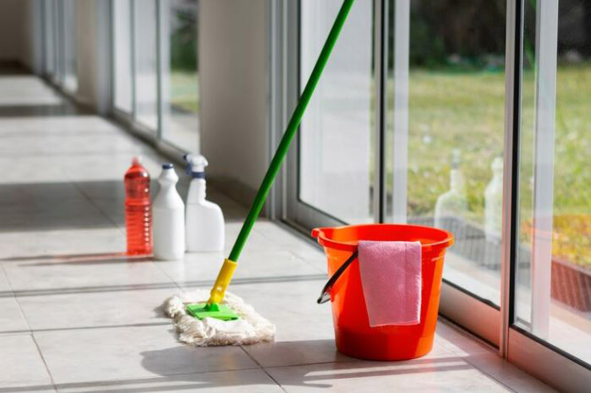 Bersih Maksimal, Inilah Tips Menghilangkan Bekas Garam di Lantai Keramik! Solusi Ampuh Cuma Pakai Cuka Putih