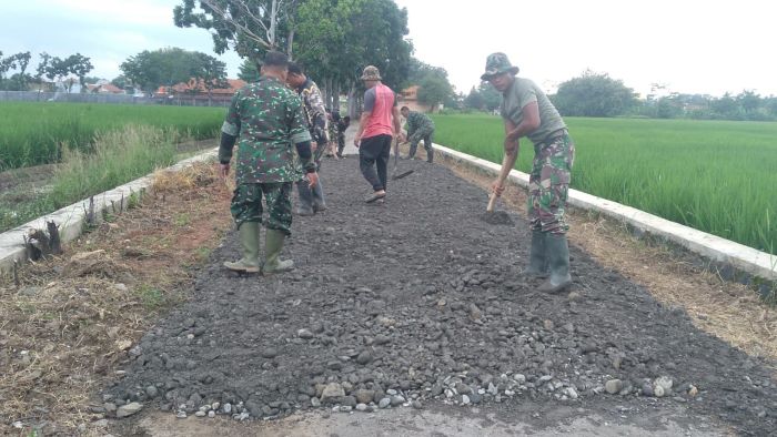 Satgas TMMD Sengkuyung 1 Kodim 0710 Pekalongan Mulai Kebut Pemadatan Jalan di Desa Rejosari