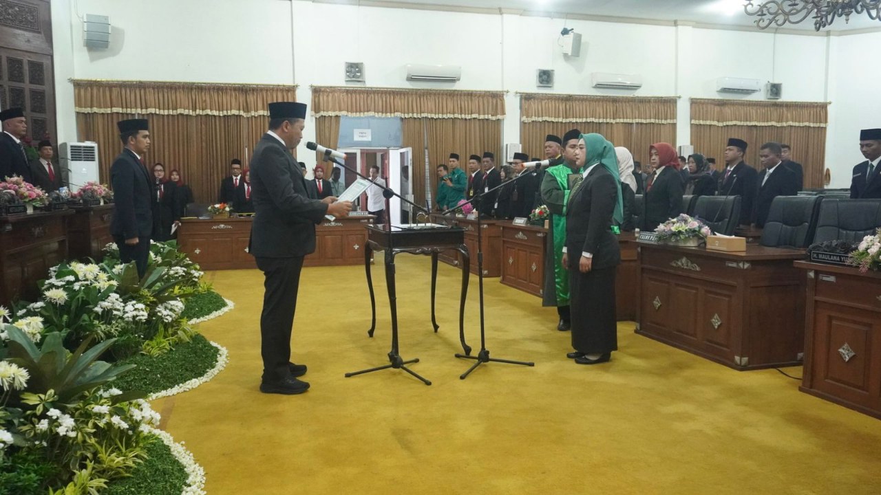 Rohmatun Resmi Dilantik sebagai Anggota DPRD Batang Antar Waktu