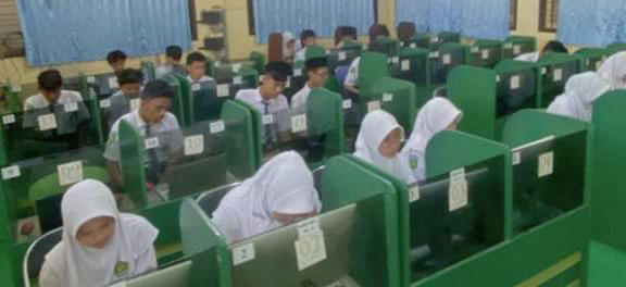 MTs Negeri 1 Pekalongan Melaksanakan Asesmen Madrasah Berbasis Online