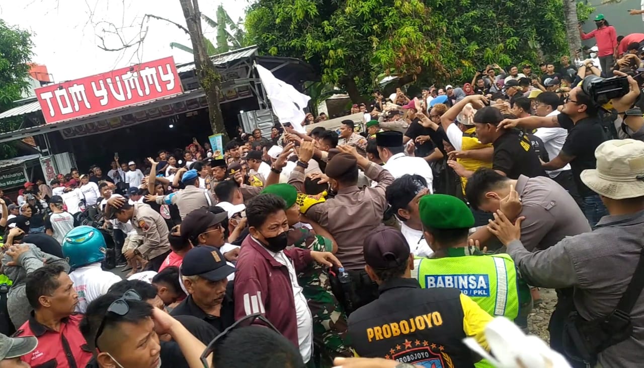 Ini Tanggapan Tim Hukum Kedua Paslon Terkait Kericuhan di Depan KPU Kabupaten Pekalongan