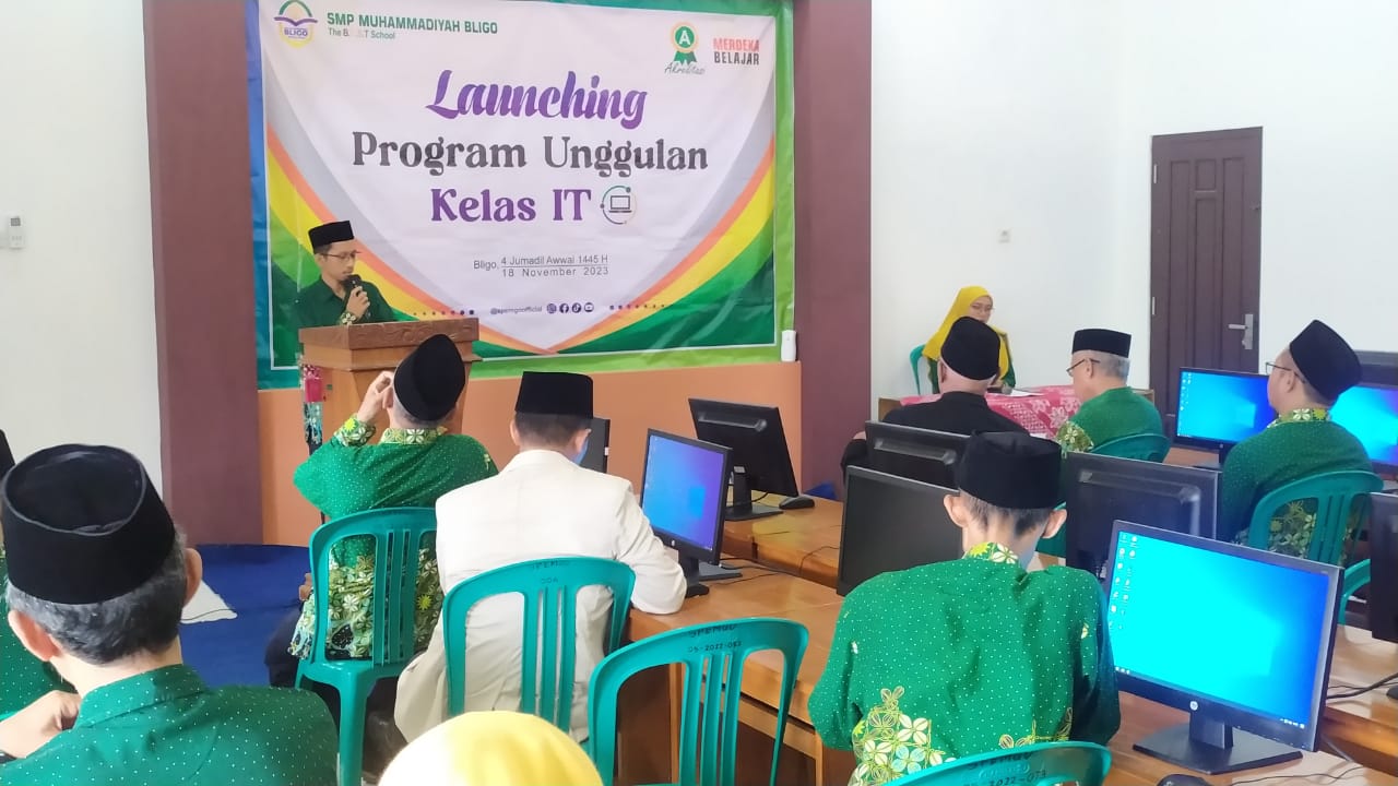 SMP Muhammadiyah Bligo Launching Program Unggulan Kelas IT dan Resmikan Lab Komputer