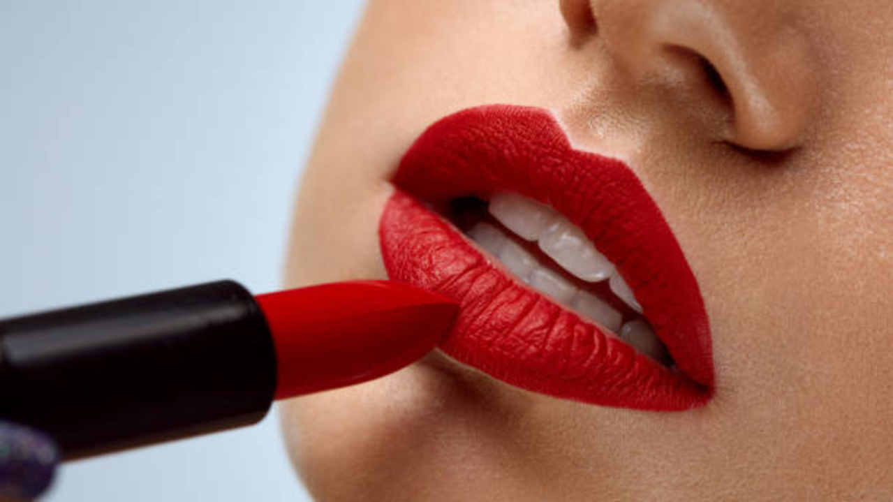 Top 4 Lipstik yang Tahan Lama Meski Dipakai Makan dan Minum