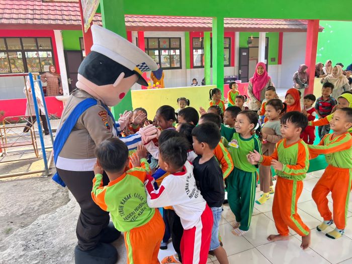 Polantas Pekalongan Ajak Siswa Tk Jadi Duta Keselamatan Lalu Lintas di Hari Anak Nasional 2025