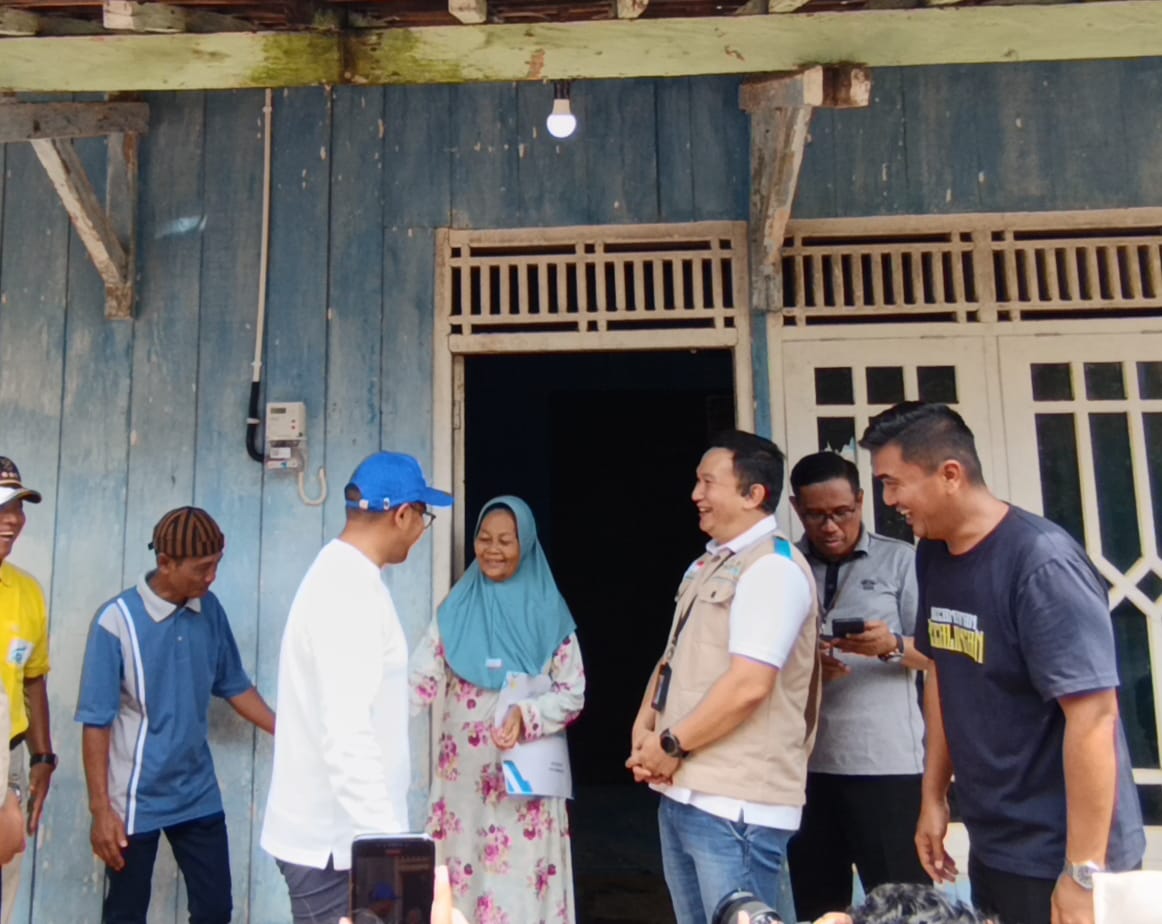 Alhamdulillah, Mbah Ra'ami dan 113 Warga Batang Terima Bantuan Sambungan Listrik Gratis