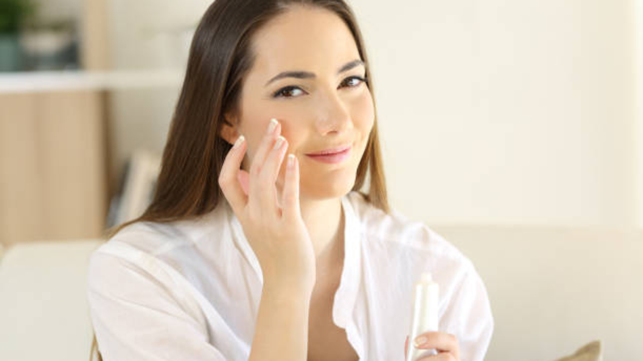 5 Rekomendasi Sunscreen untuk Usia 40 Tahun Ke Atas, Bantu Atasi Penuaan