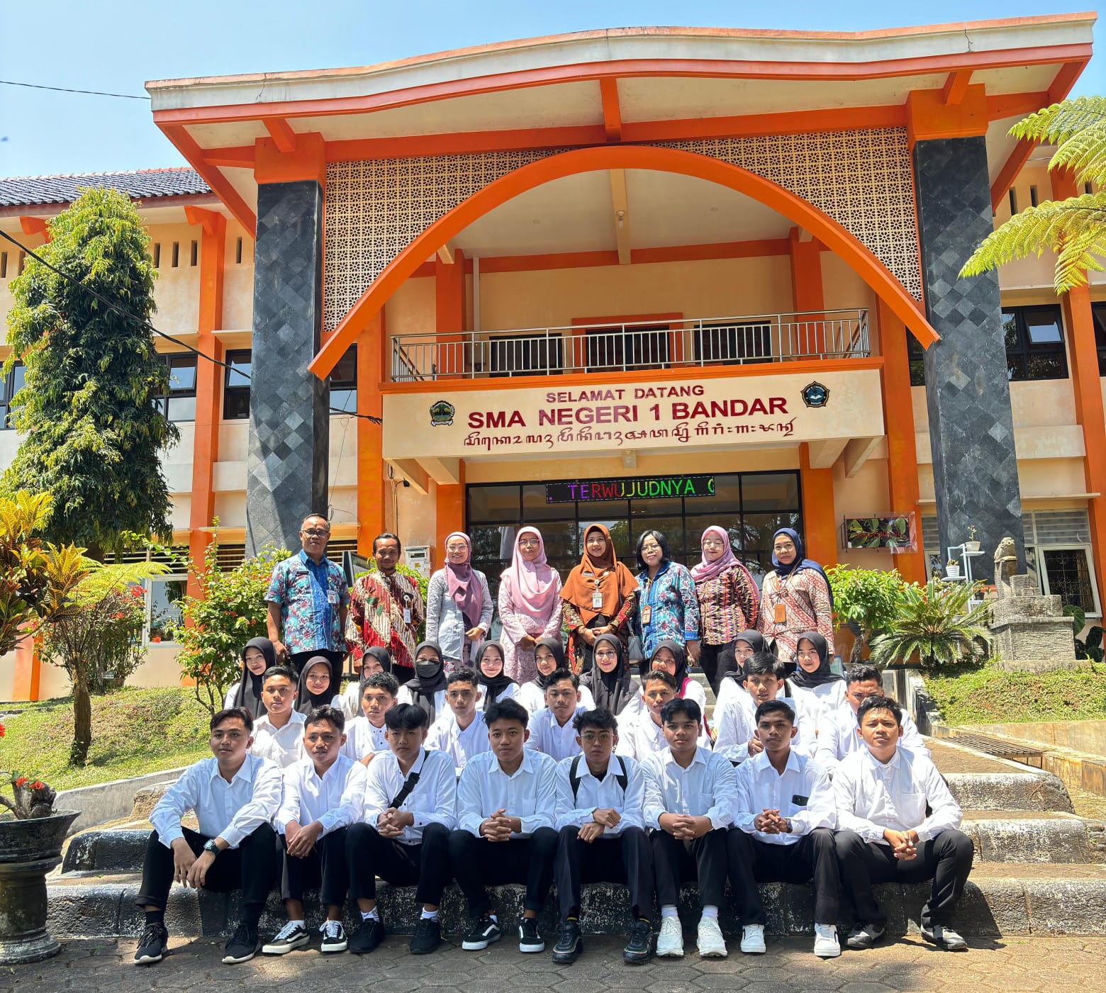 Tak Kalah dengan Sekolah Kejuruan, BIPTAK Disperindag Jateng Gandeng SMAN 1 Bandar Hadirkan Lulusan Siap Kerja