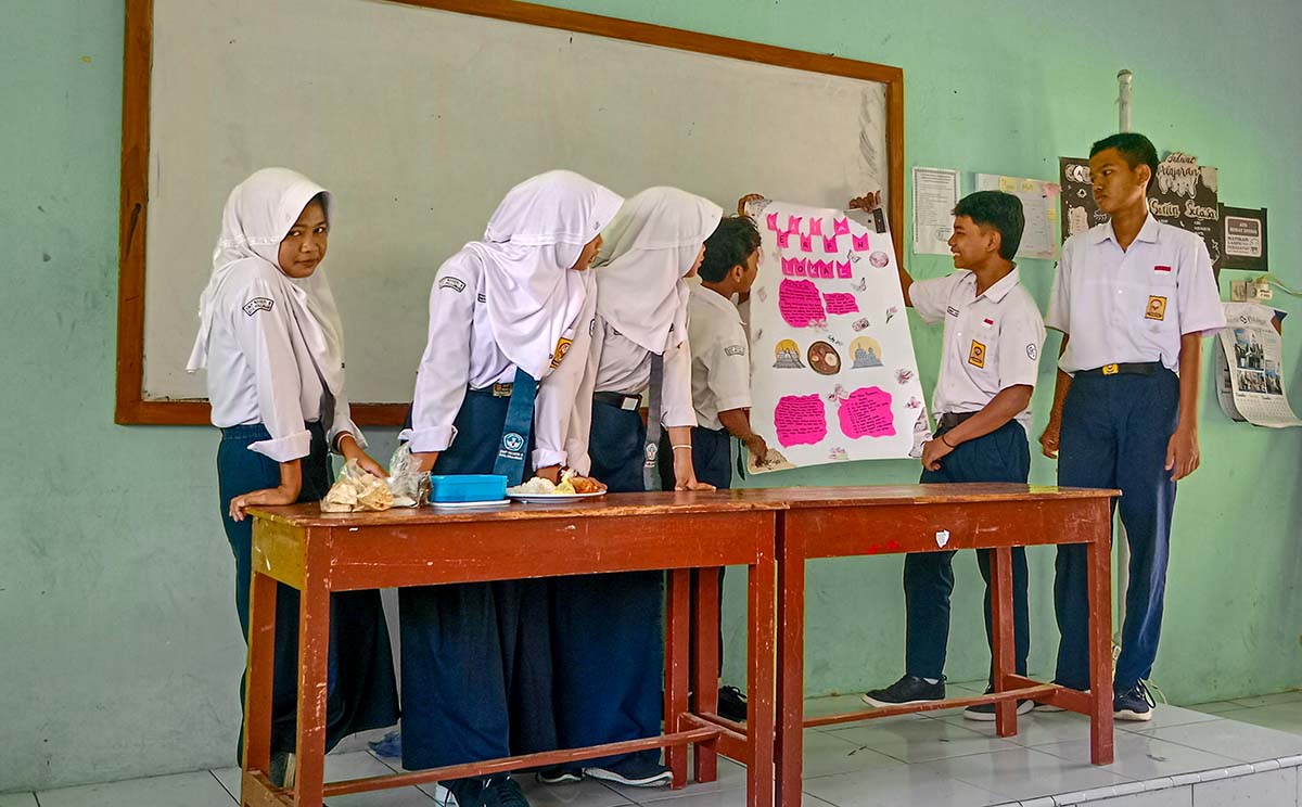 Menulis Teks Prosedur Tak Lagi Dimulai dari Lembar Kosong: Solusi Kreatif Guru SMPN 8 Pekalongan