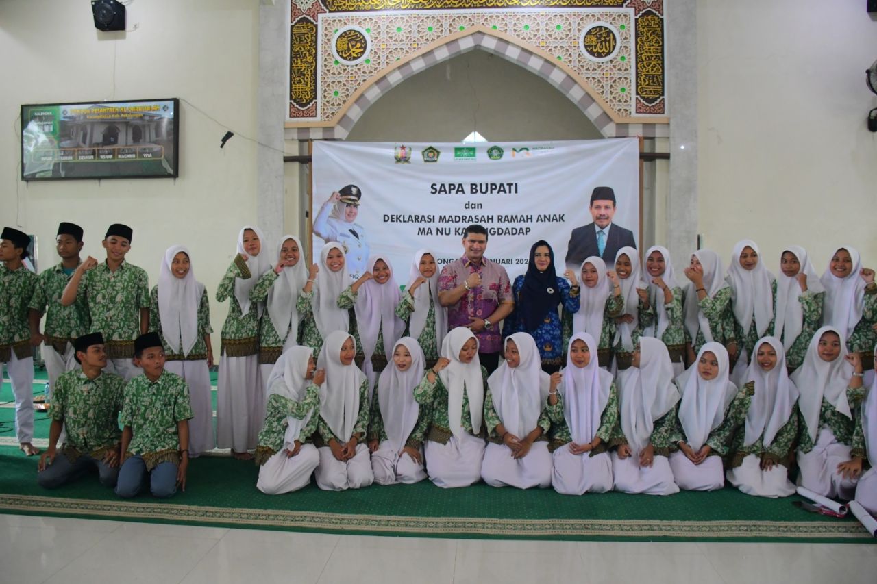 Bupati Pekalongan Fadia Arafiq Beri Pembinaan dan Deklarasi Madrasah Ramah Anak dalam Acara 'Sapa Bupati'