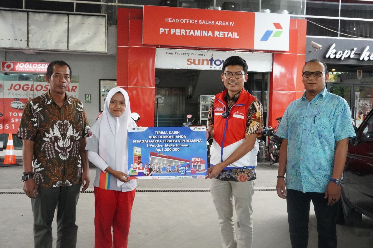 Pertamina Patra Niaga JBT Berikan Apresiasi pada Operator SPBU Sultan Agung Semarang