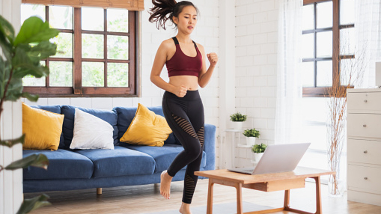 5 Olahraga Mengecilkan Perut di Rumah yang Murah Meriah, Efektif Usir Lemak