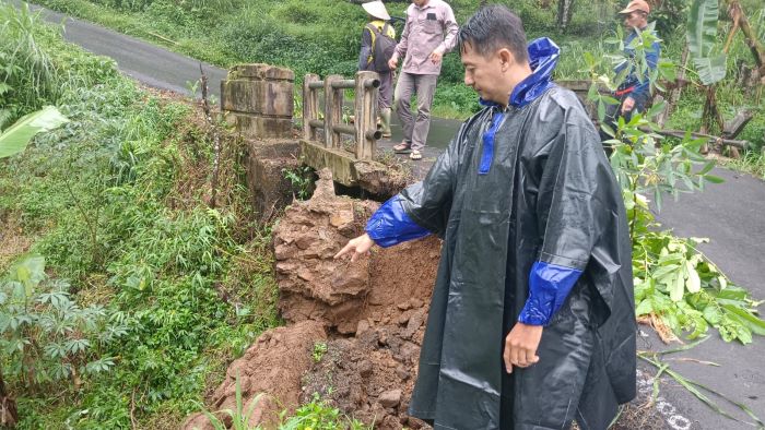 Jembatan di Desa Kasimpar Petungkriyono Longsor, Ini Langkah Polsek Petungkriyono Amankan Jalur