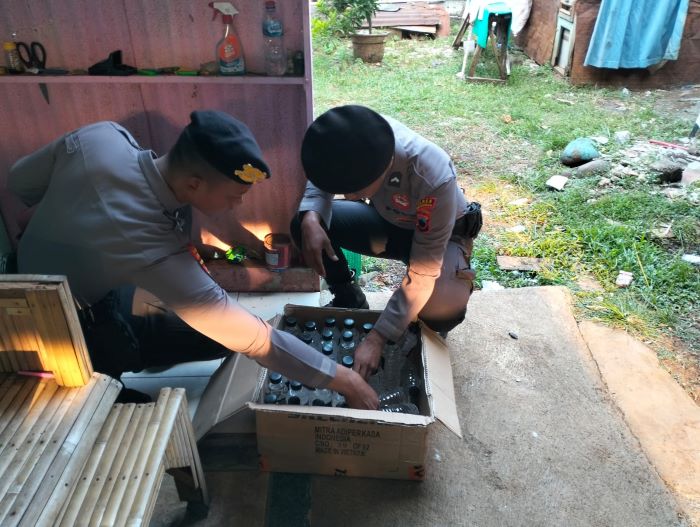 Rumah Kost di Desa Nyamok Pekalongan Dirazia Polisi, Ternyata Jual Miras Arak Bali dan Ciu