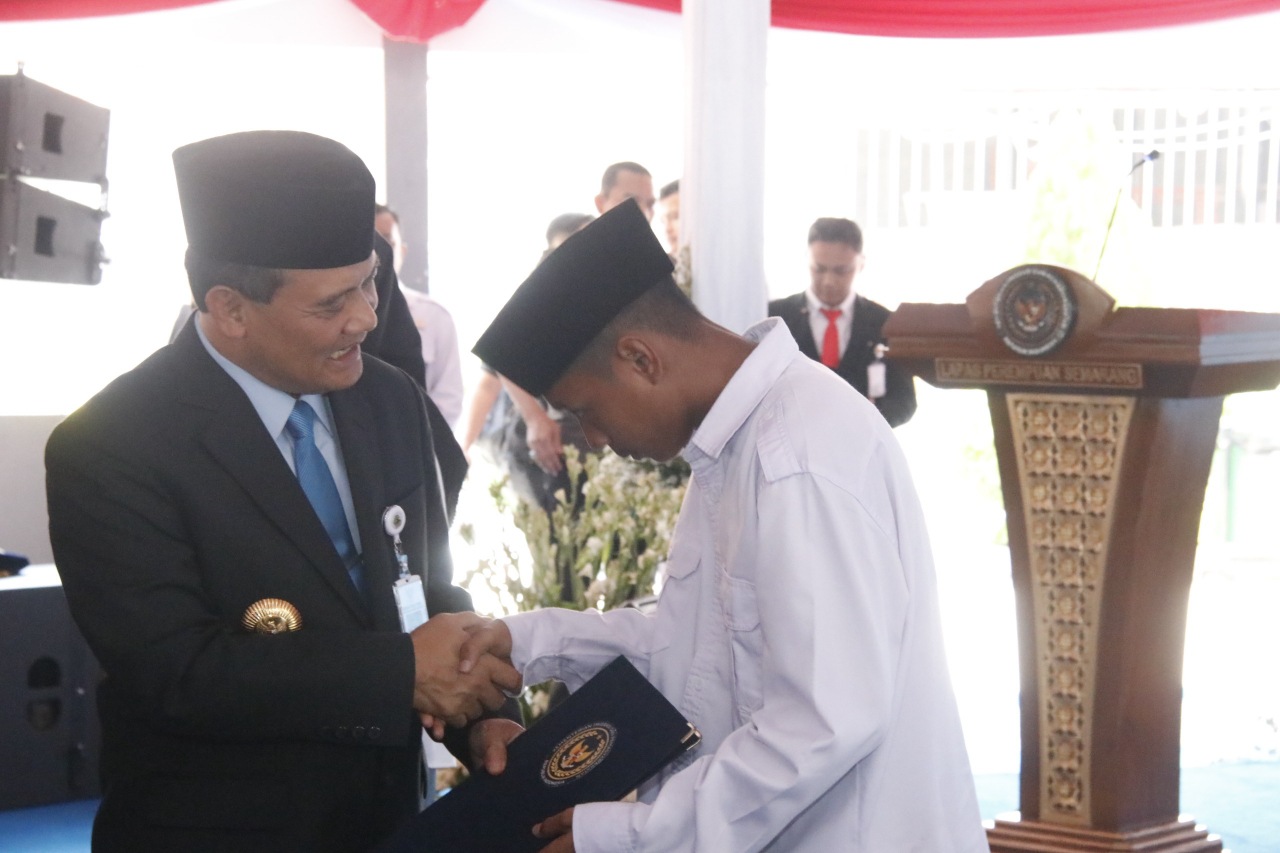 HUT ke-80 RI,  Gubernur Jateng Serahkan Remisi bagi 8.737 Warga dan Anak Binaan