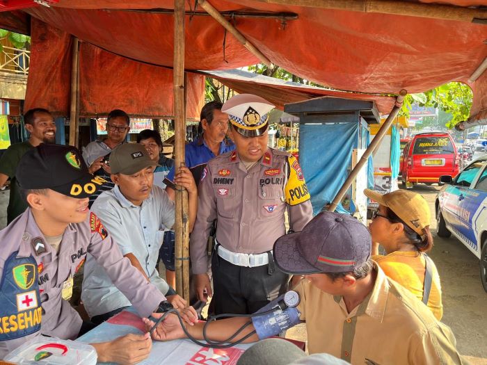 Jaga Keselamatan Penumpang, Satlantas Polres Pekalongan Cek Kesehatan Sopir Angkot