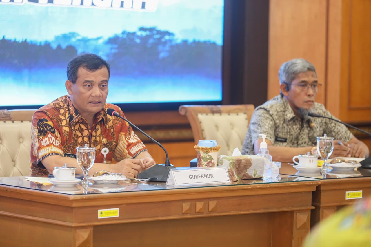 Pulihkan Kerusakan Usai Demo, Gubernur Jateng Terbitkan Empat Instruksi ke Bupati dan Wali Kota