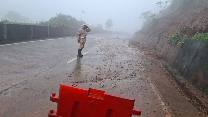 Jalur Provinsi di Sibelis Paninggaran Tertutup Lumpur