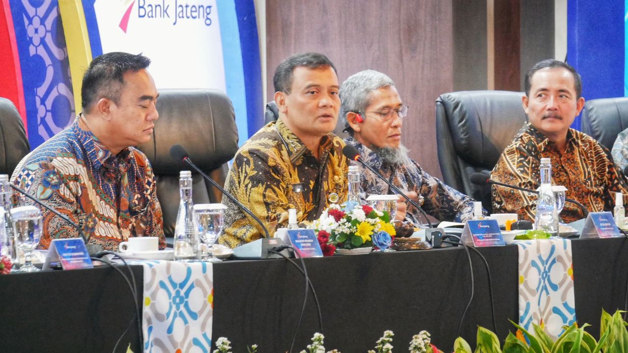 Ahmad Luthfi Minta Bank Jateng Tingkatkan Kinerja Demi Dongkrak PAD 