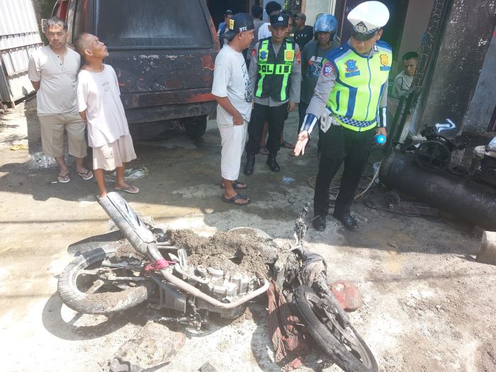 Diduga Mengantuk, Motor Tabrak Rak Bensin Eceran di Kajen, Pengendara Alami Luka Bakar 99 Persen