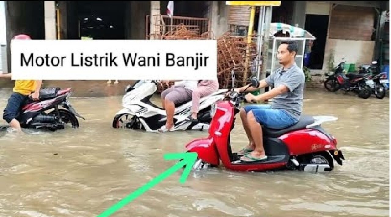4 Kebiasaan yang Harus Dihindari Pemilik Motor Listrik di Musim Hujan, Apa Saja?