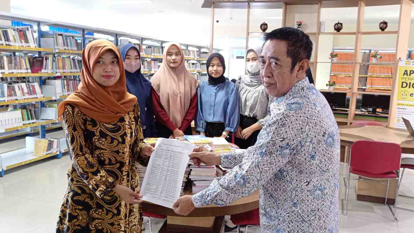 Perpustakaan Universitas Pekalongan Terima Bantuan Buku