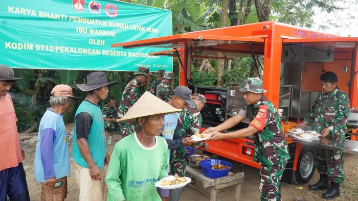 Rumah Mbah Warmini di Desa Randumuktiwaren Beratapkan Terpal, Direhab Kodim Pekalongan