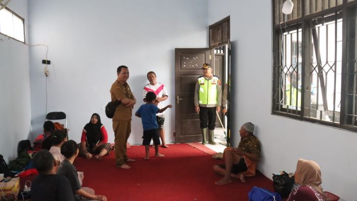 Banjir Mulai Surut di Desa Pait, 162 Warga Masih Bertahan di Pengungsian