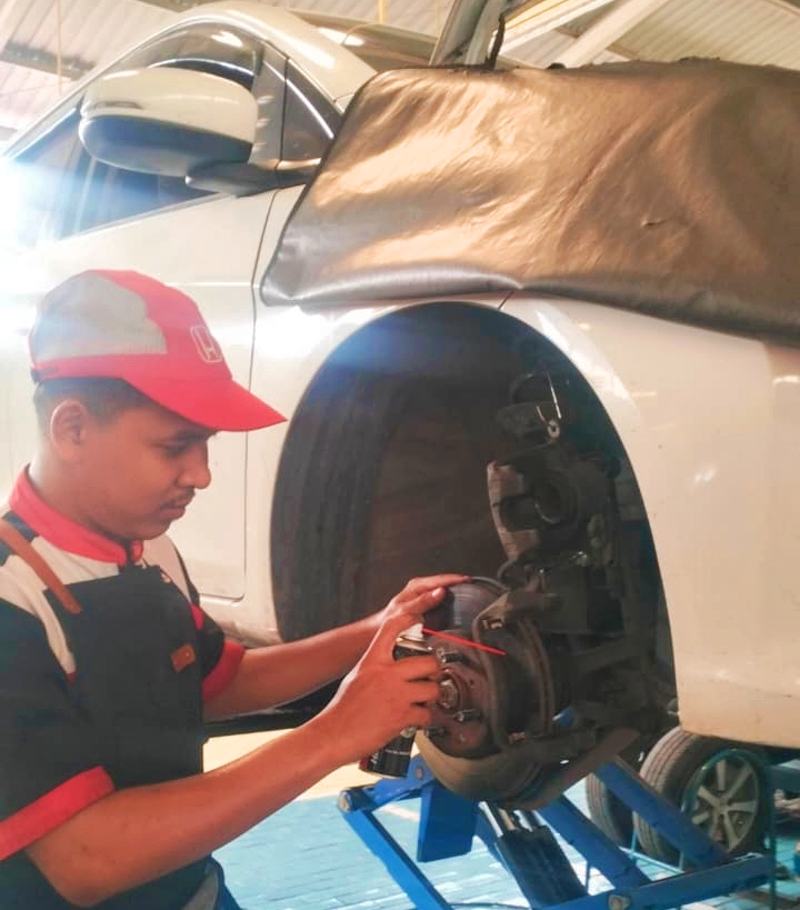 Ganti Oli hingga Cek Rem, Paket Perawatan Mobil Rp600 Ribu