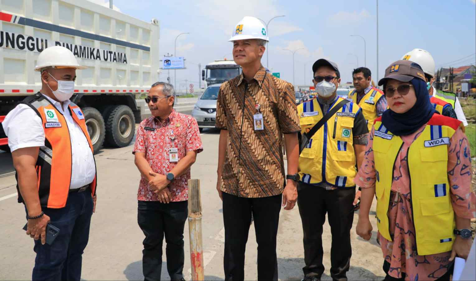 Cek Perbaikan Jalur Pantura Jelang Arus Mudik, Ganjar : Alhamdulillah H-10 Sudah Selesai 