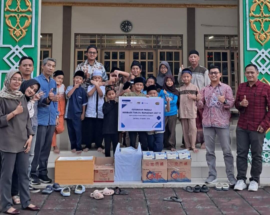 FIFGROUP Cabang Kota Batang Bagikan 56 Takjil, Tebarkan Kebaikan di Bulan Suci Ramadhan