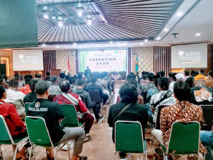 Perdana Digelar, Parenting Ayah Disambut Antusias Orang Tua Siswa