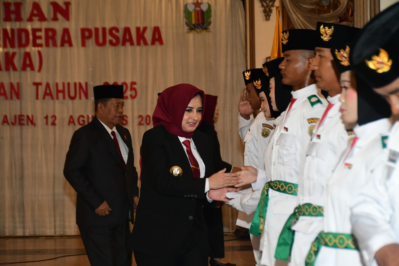 Bupati Fadia Kukuhkan Paskibraka Kabupaten Pekalongan 2025, Ajak Bertugas dengan Hati Bahagia