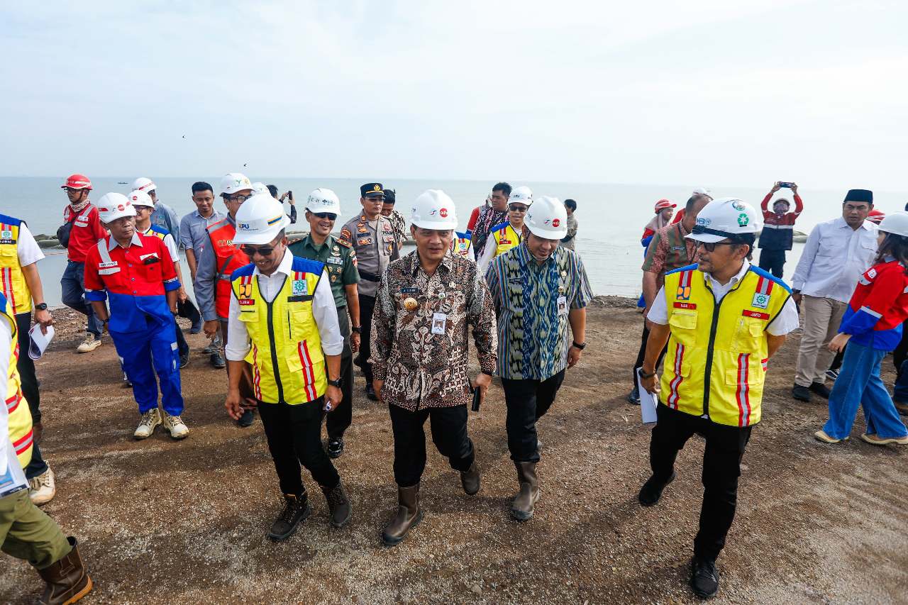 Ahmad Luthfi Cek Kolam Retensi Terboyo dan Sriwulan, Tanggul Laut akan Difungsionalkan pada Januari 2026
