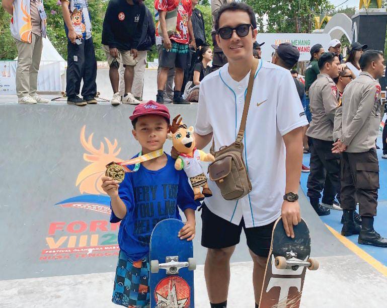 Jafin, Skater Cilik Asal Batang Raih Emas dan Perunggu di FORNAS 2025 Meski Hanya Berlatih di Lapangan Futsal