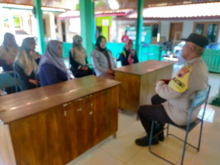 Gelar Jumat Curhat, Aiptu Darudin Semangati Ibu-Ibu Kader Posyandu Desa Kutosari untuk Cegah Stunting