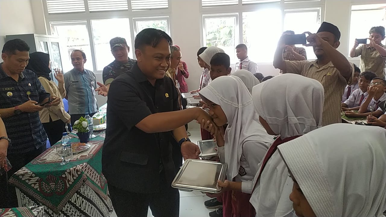 Wakil Ketua DPRD Ahmad Ridhowi Apresiasi Program Makan Bergizi Gratis di Kabupaten Pekalongan