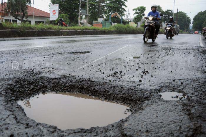 Waspadai Jalan Berlobang, Rawan Sebabkan Kecelakaan