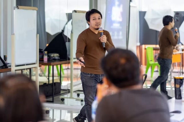 10 Tips Meningkatkan Seni Public Speaking yang Baik, Mengungkapkan Diri dengan Penuh Percaya Diri