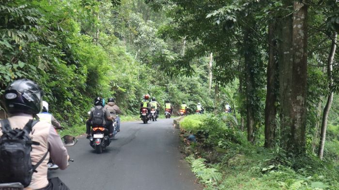 Gunakan Sepeda Motor, Kapolres Pekalongan Patroli Kamtibmas ke Wilayah Pegunungan Lebakbarang