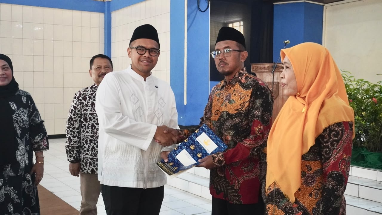 Pemkab Batang Beri Penghargaan kepada 313 ASN Purna Tugas