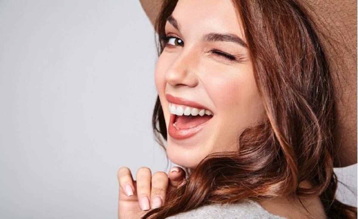 Begini Cara Memutihkan Gigi Secara Alami yang Terbukti Ampuh dan Aman di Rumah! Wajib Dicoba!