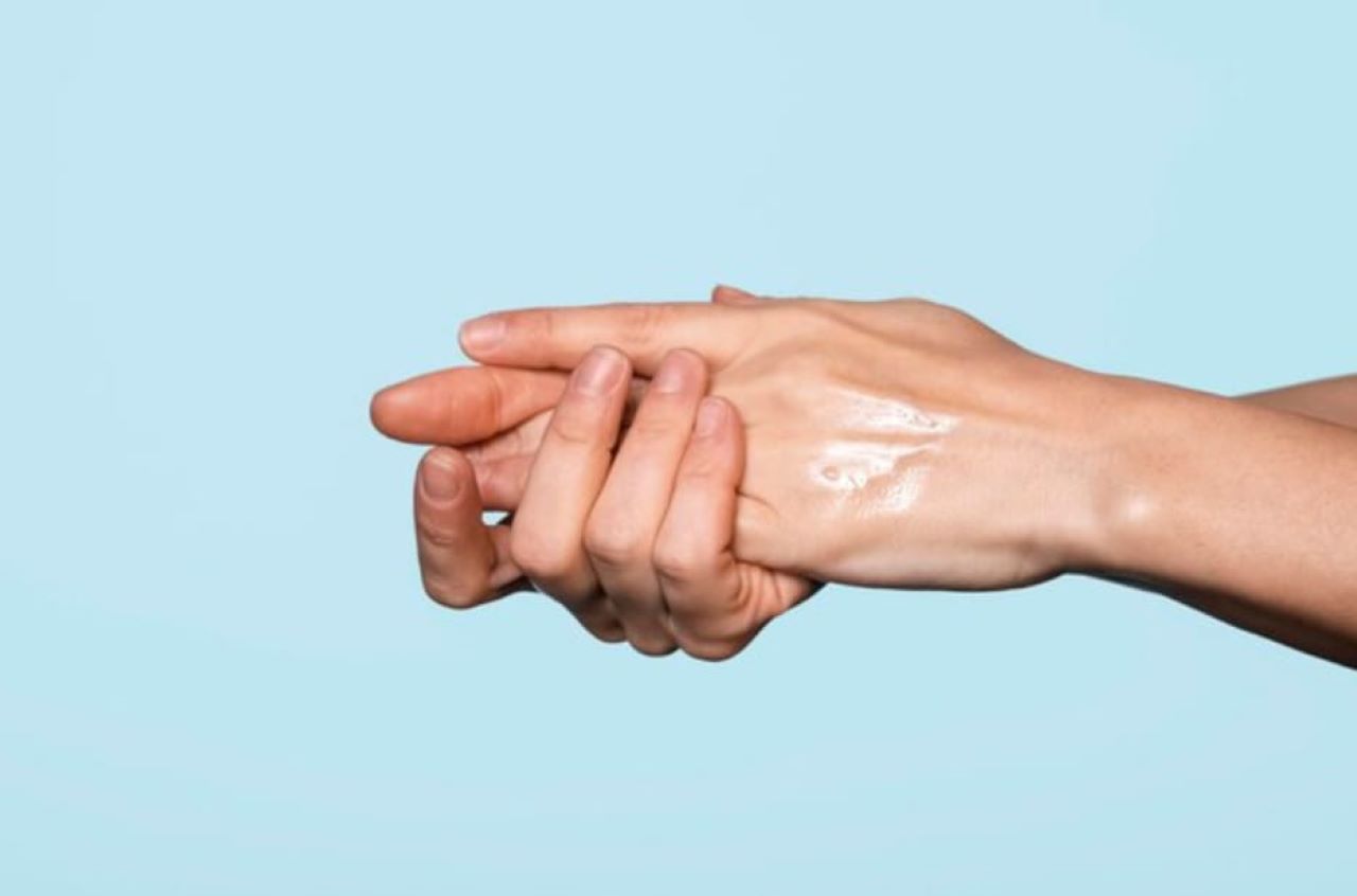 3 Rekomendasi Body Serum untuk Mencerahkan Kulit Secara Instan, Tampil Glowing Saat Lebaran!