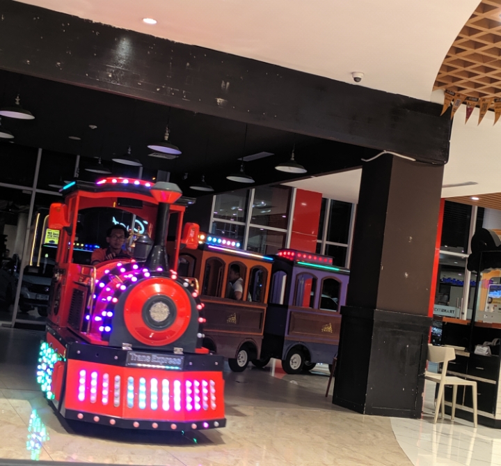 Choo Choo Train, Berkeliling Seru Menaiki Wahana Kereta Api Mini di Mall