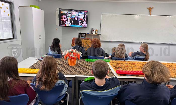 Pelajar Australia Dikenalkan Permainan Tradisional