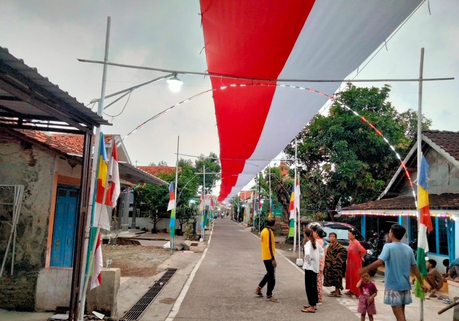 Lawan Kontroversi Bendera One Piece, Warga Denasri Kulon Batang Bentangkan Bendera Merah Putih 250 Meter