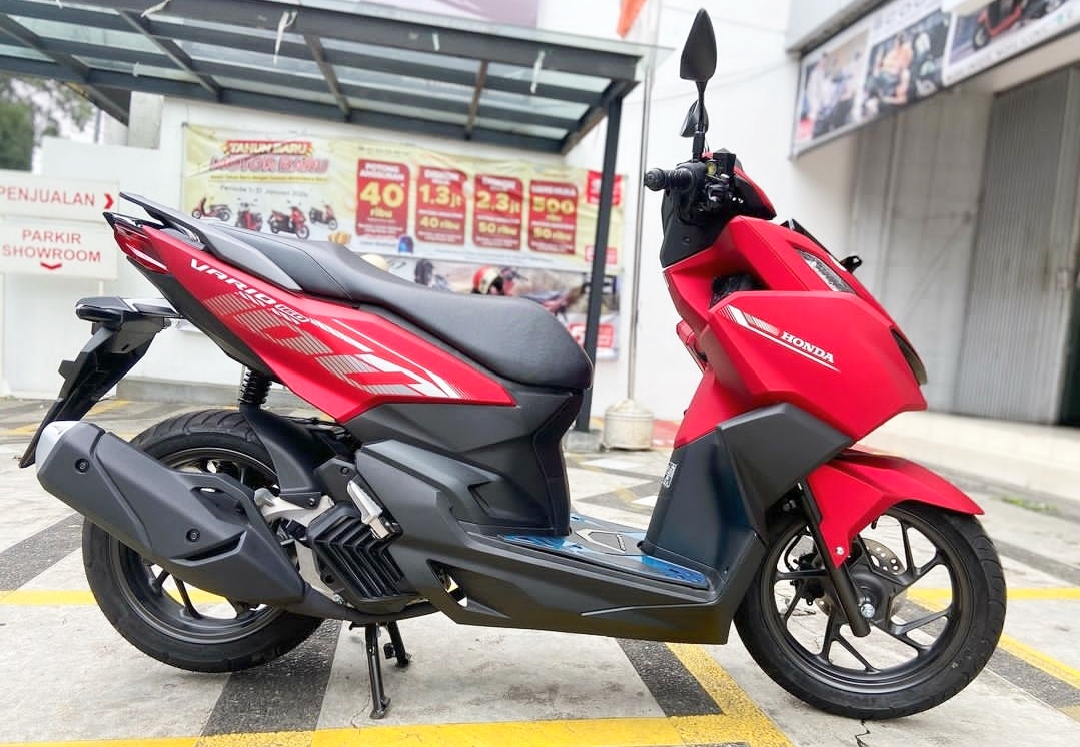 Harga Terjangkau Honda Vario 160 2024 Hadir dengan Spesifikasi Canggih, Yamaha Aerox Ketar-Ketir!