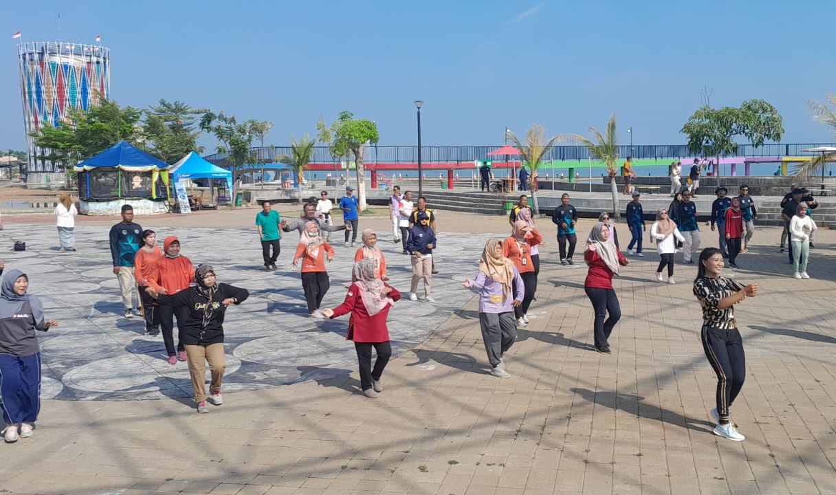 Semarak Hari Pariwisata Dunia: Pegawai Lapas Pekalongan Ikuti Senam Pagi di Pantai Pasir Kencana