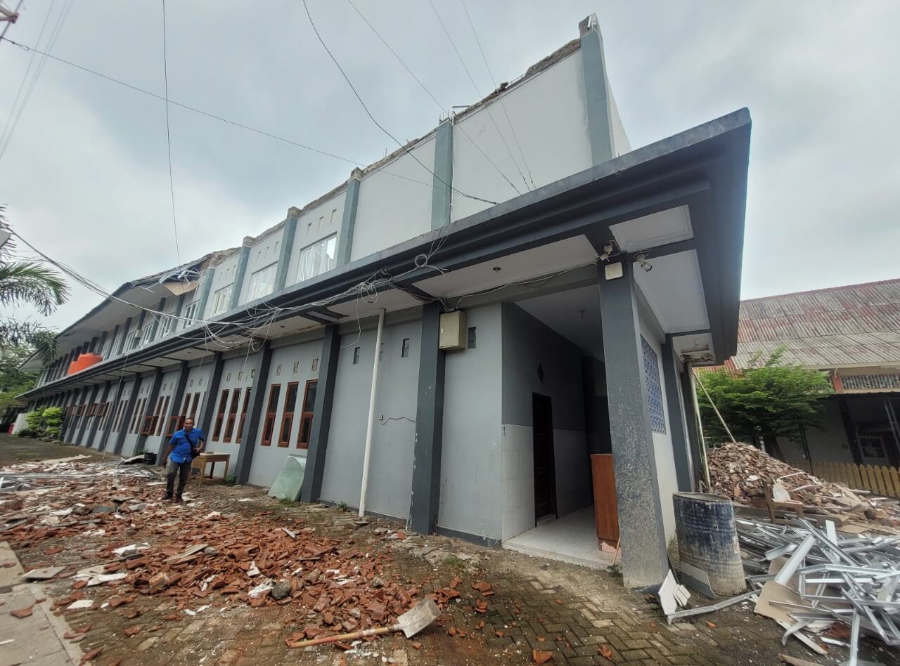 Baru Selesai Dibangun Pakai APBN, Atap Gedung Perpustakaan SMAN 3 Pekalongan Ambruk